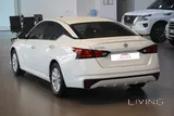 Nissan Altima  / 2.5 L